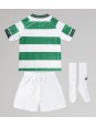 Celtic Heimtrikotsatz für Kinder 2025-26 Kurzarm (+ Kurze Hosen)